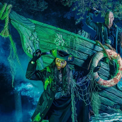 Nights shadows of the sea