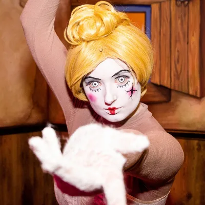 Halloween Nights Dollhouse close 5